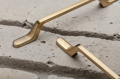 Мебелна дръжка FLAVIO, златен месинг